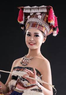 吴丽芝太阳城集团服装设计《”在造“》细节
